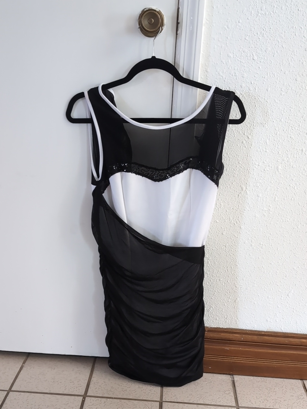 Black and White Sleeveless Ruched Cocktail Dress